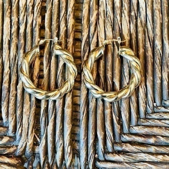 ✨💛 Gold Tone Chunky Twist Hoops ✨💛 - Picture 4 of 6